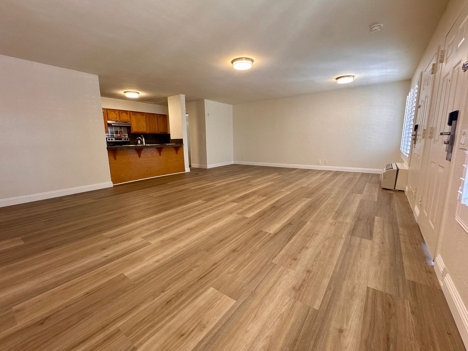 815 W San Ysidro Blvd photo 3