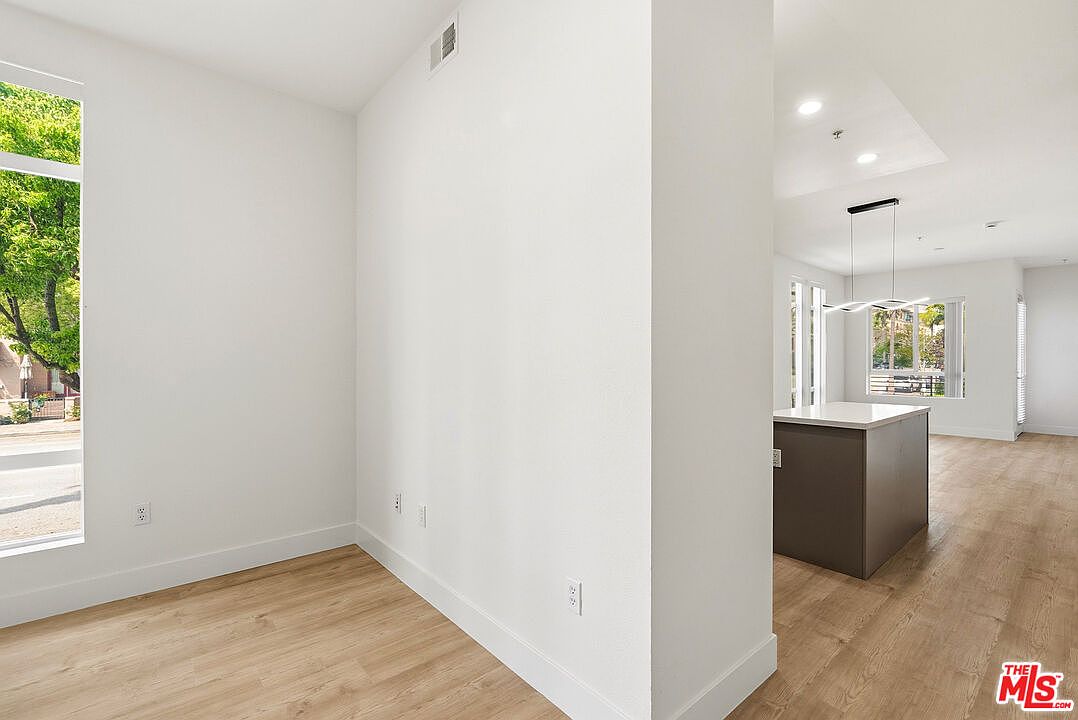 12920 Runway Rd photo 2