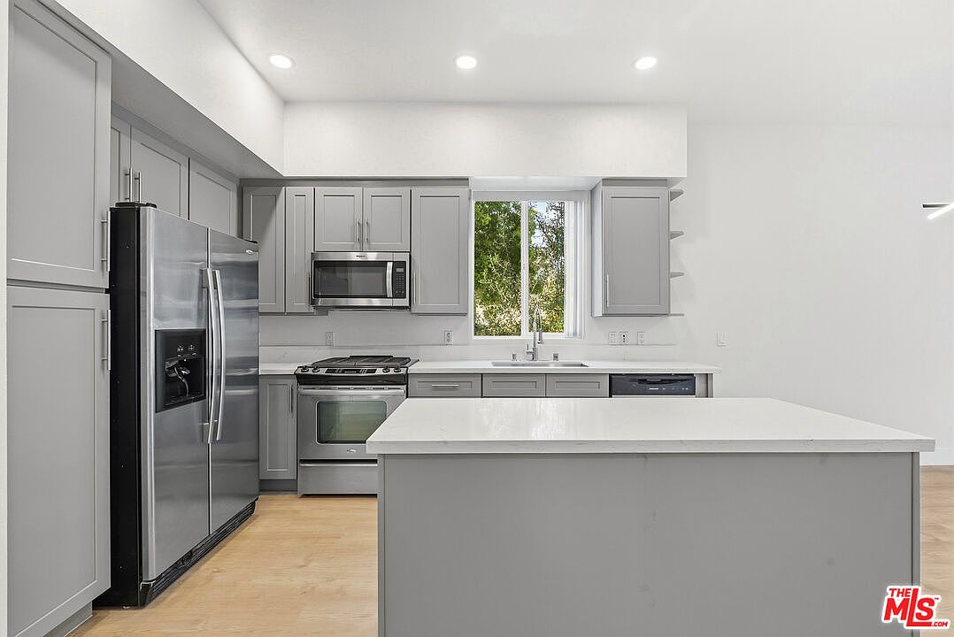 12920 Runway Rd photo 4