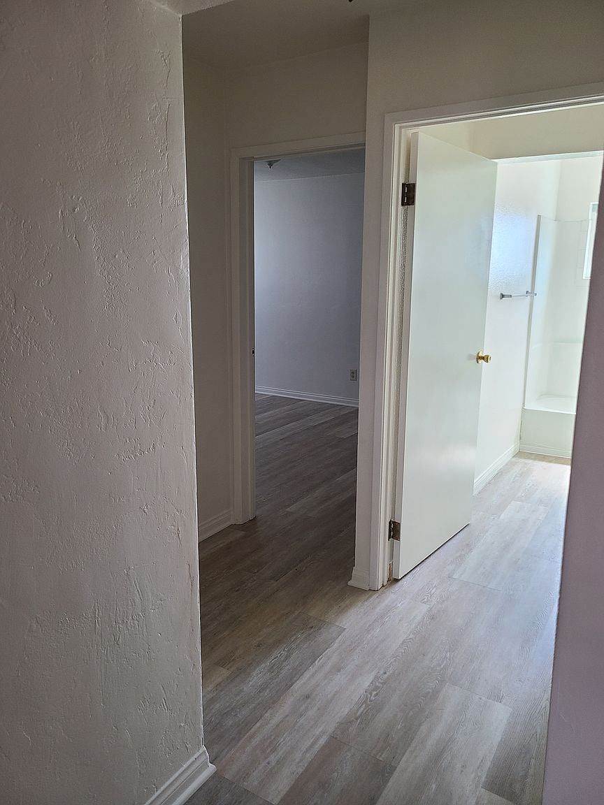 516 Madison Ave photo 5