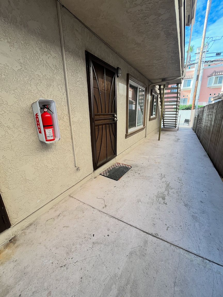 234 Daisy Ave photo 2