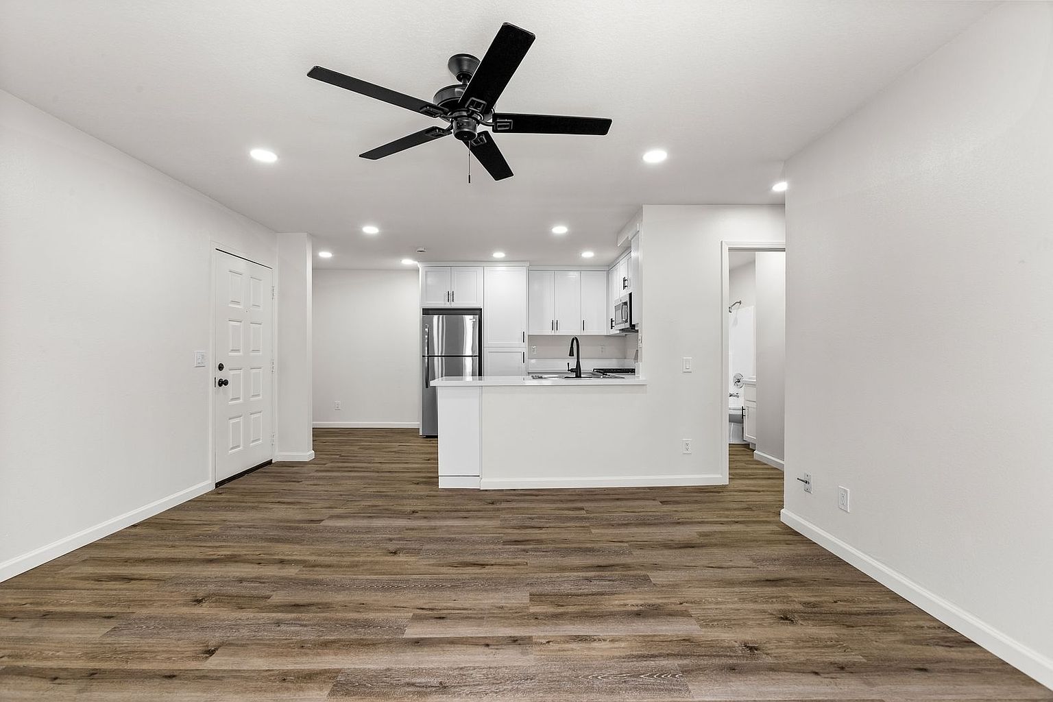 3 beds  2.0 baths (1050 sqft) photo 5