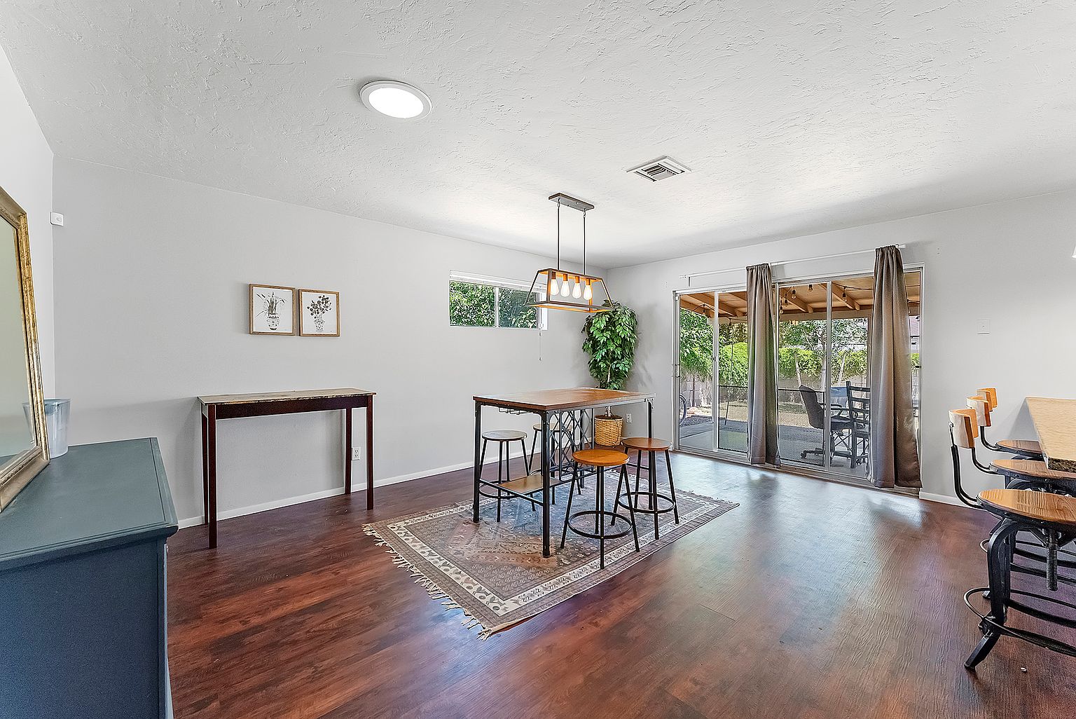 226 E Erie Dr Room 3 photo 5