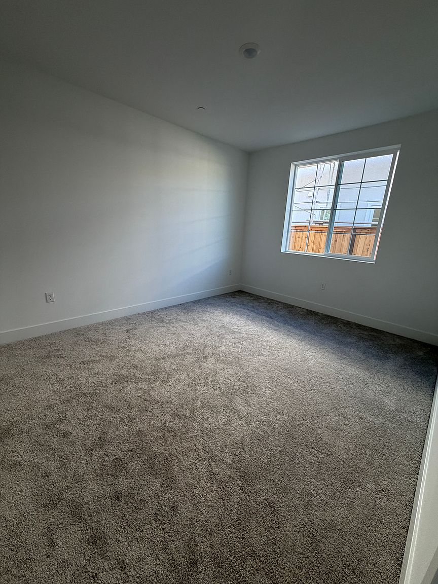 1443 N Drago Way photo 2