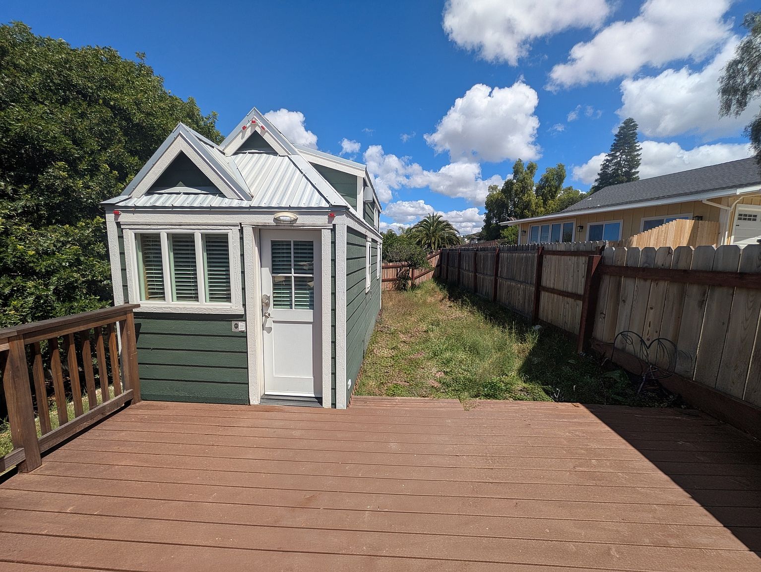 2433 Bella Vista Dr photo 2