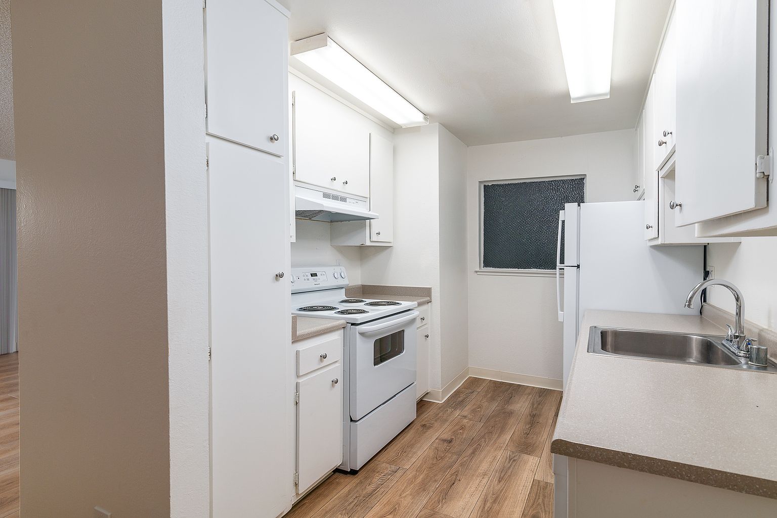 521 Alameda del Prado photo 2