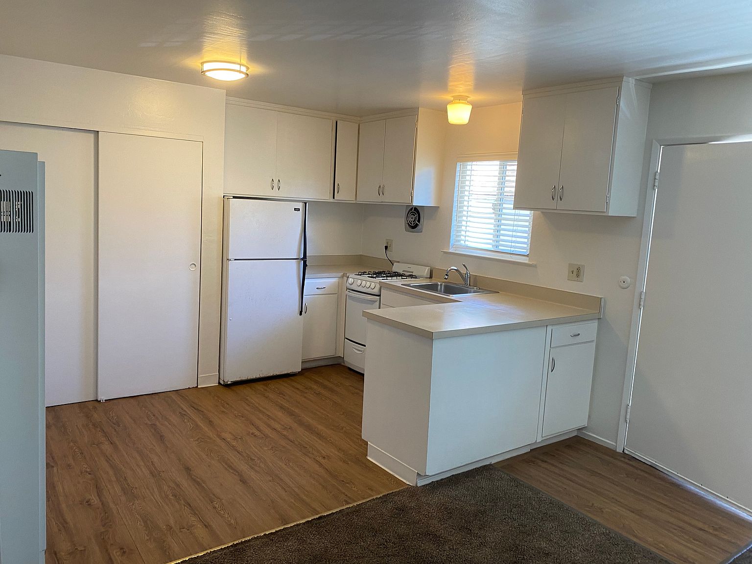 125 Ross St photo 2