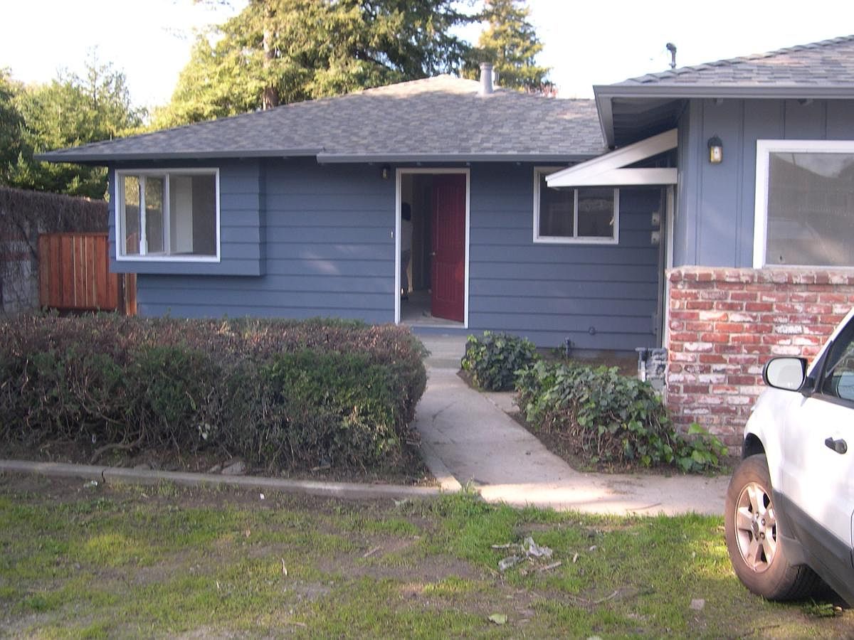 2499 Capitola Ave photo 3