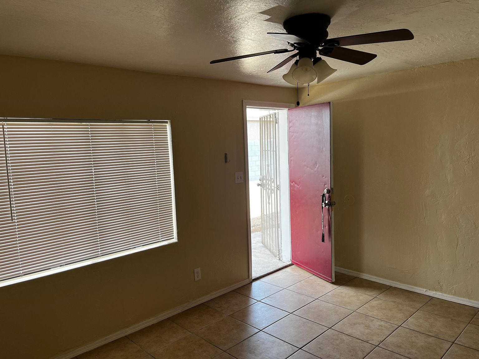 2341 W Tonto St photo 2