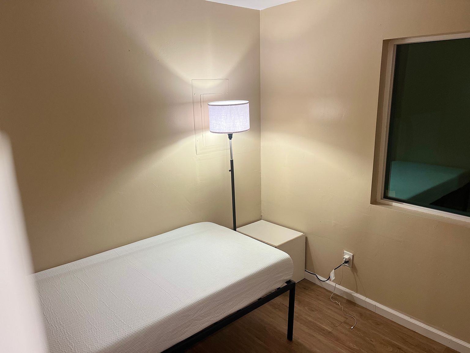 923 Sacramento Ave Room 5 photo 2
