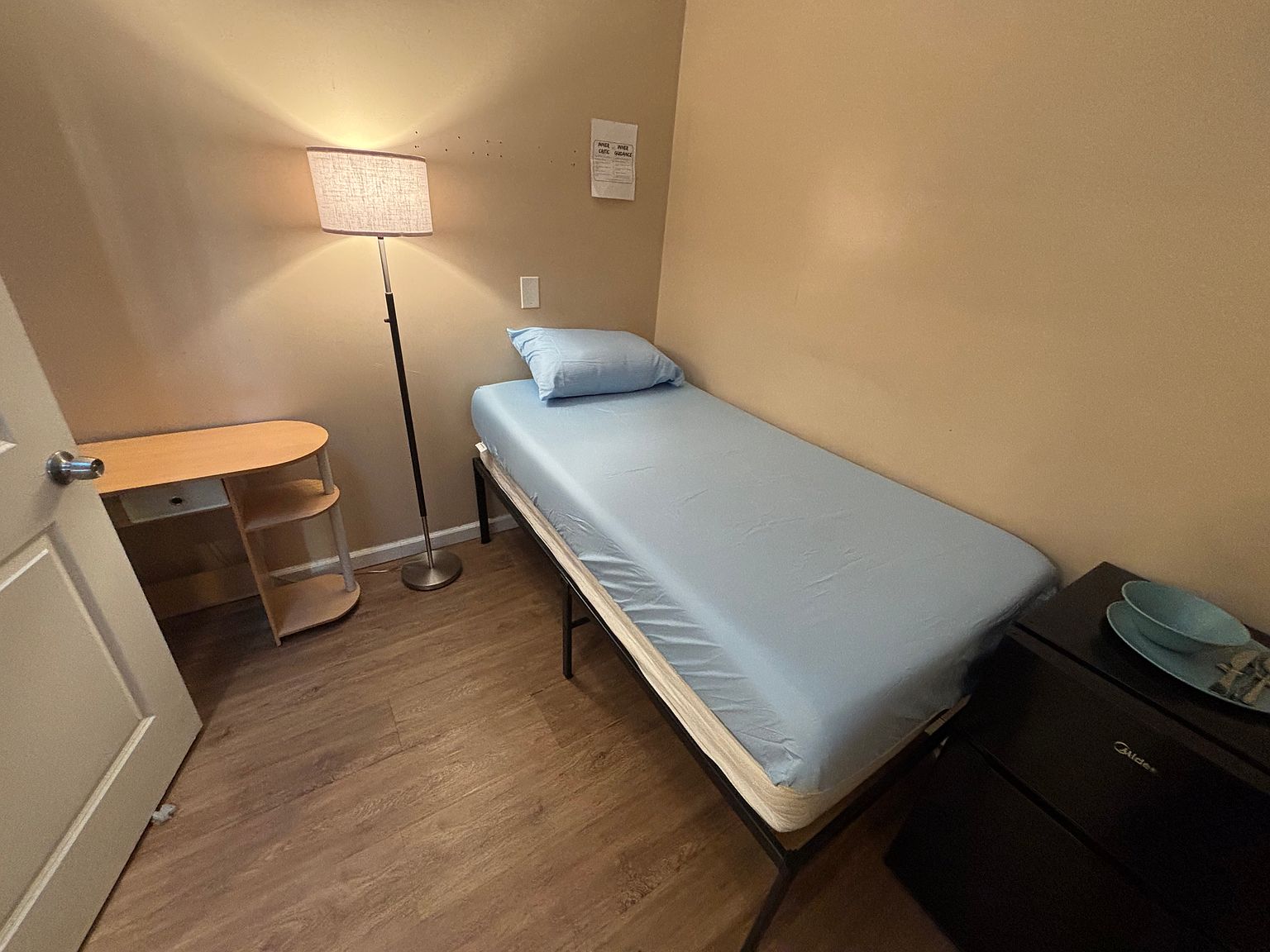 923 Sacramento Ave Room 5 photo 3