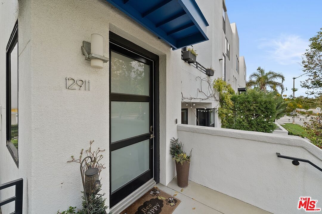 12911 Bluff Creek Dr photo 3