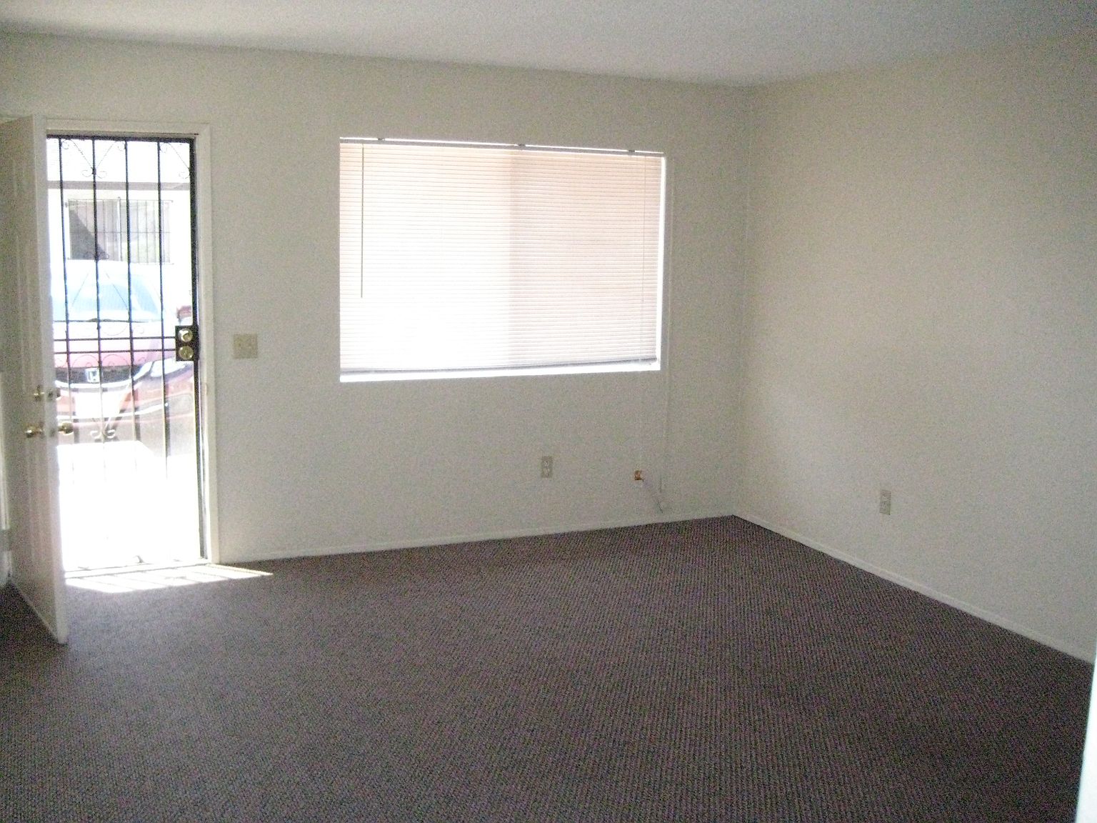4787 A St photo 2