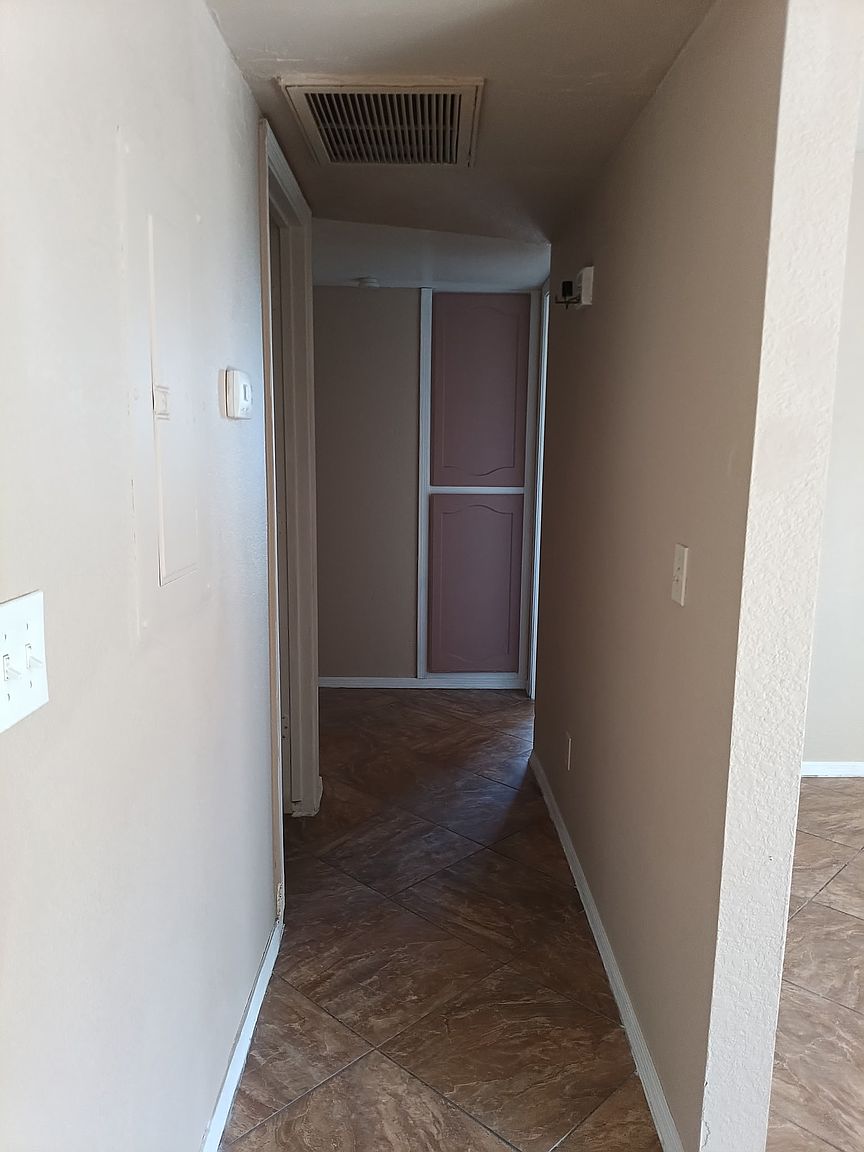 1646 W Shangri La Rd photo 4