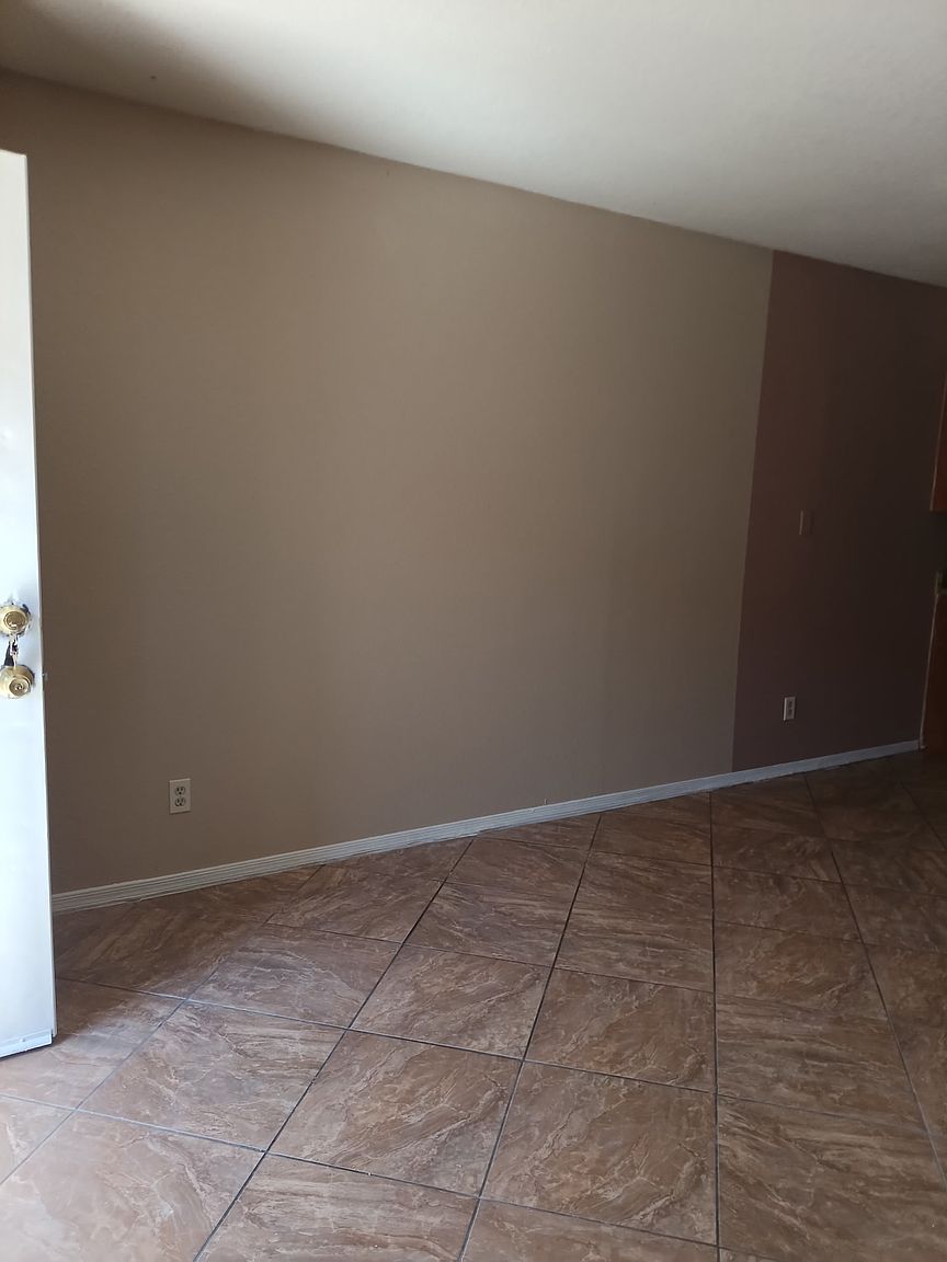 1646 W Shangri La Rd photo 3
