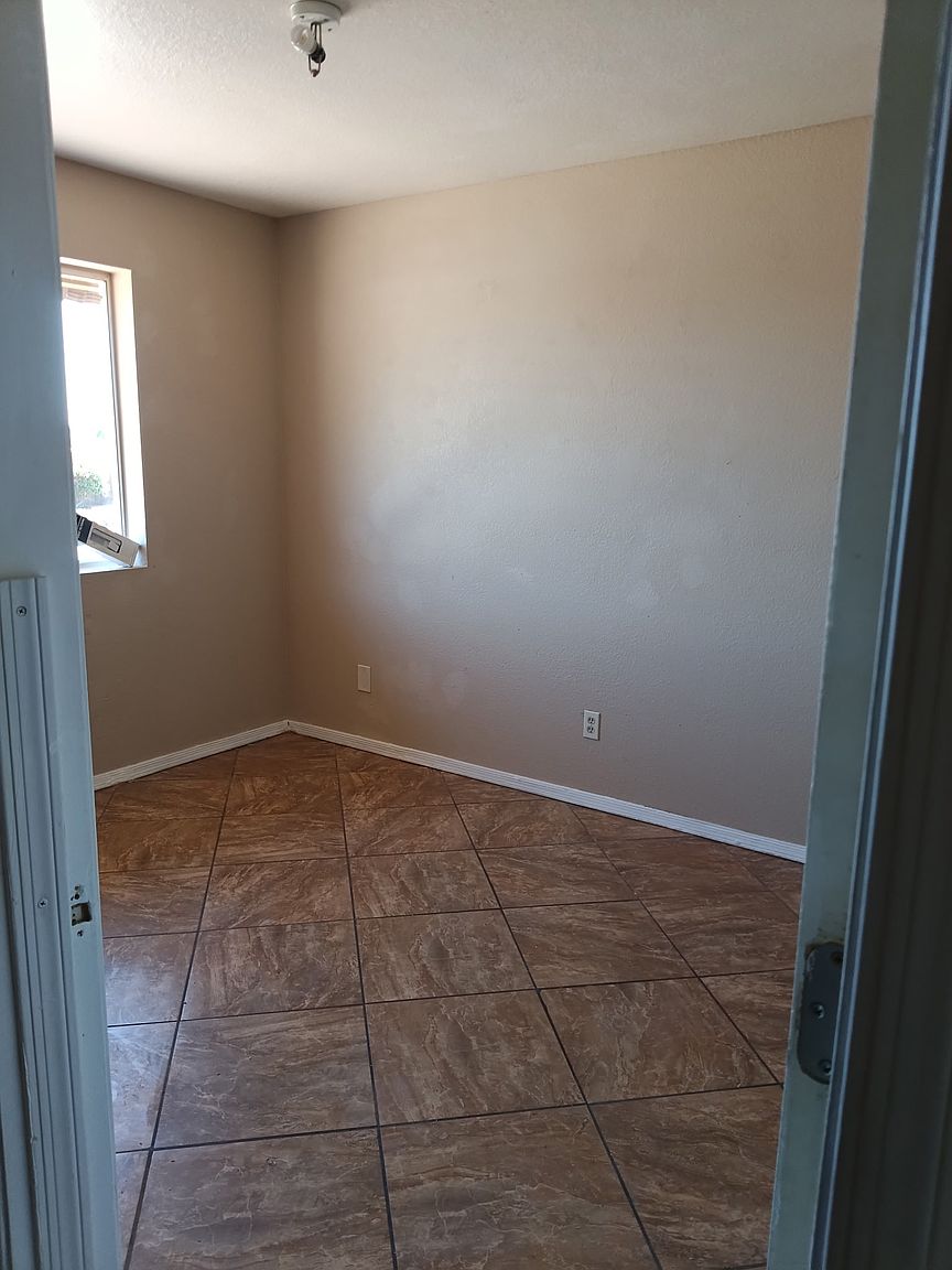 1646 W Shangri La Rd photo 5