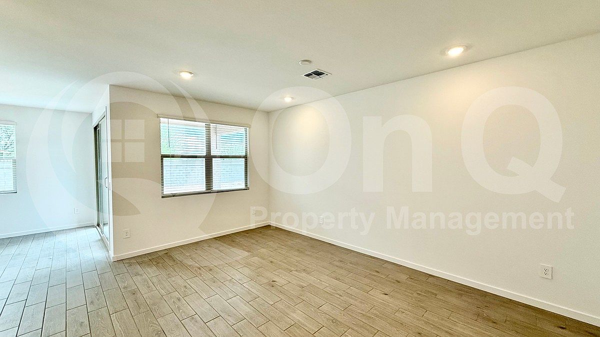 4422 W Hunter Trl San Tan Valley, AZ 85144 photo 3