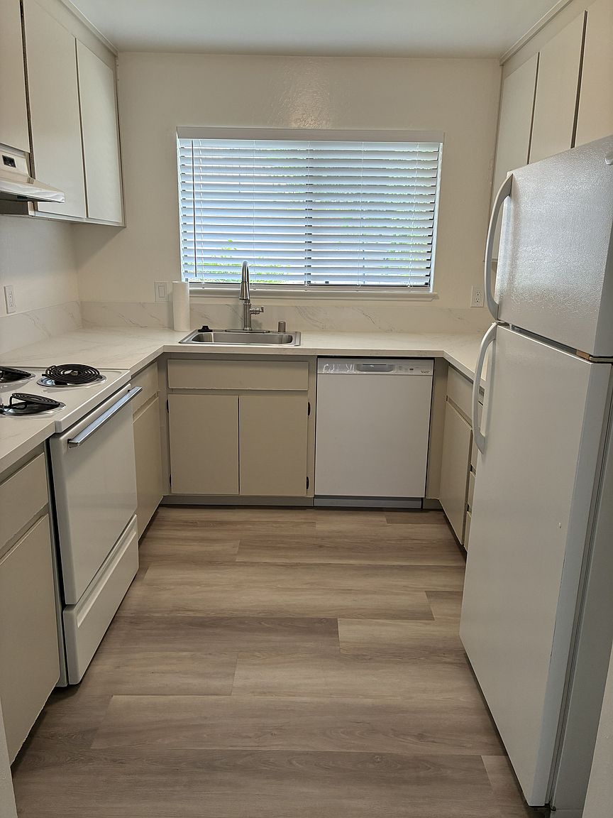 2431 Anna Dr photo 5