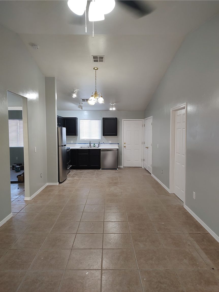 811 S Picacho St photo 2