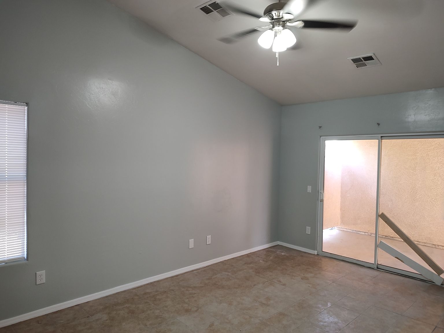 811 S Picacho St photo 5