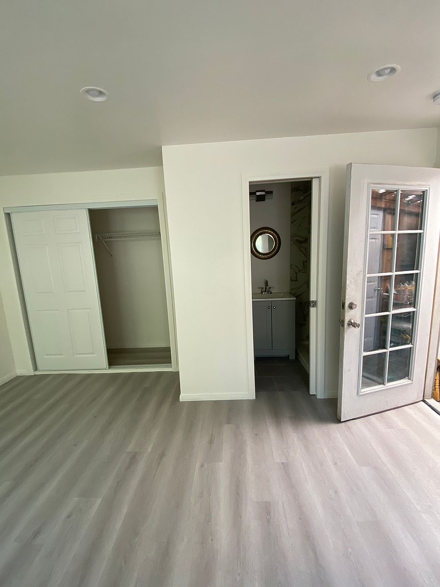 38 N Euclid Ave Room B photo 4