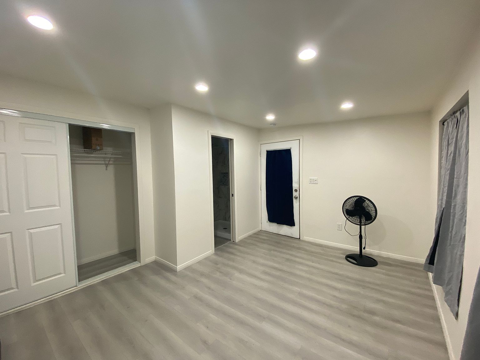 38 N Euclid Ave Room B photo 2