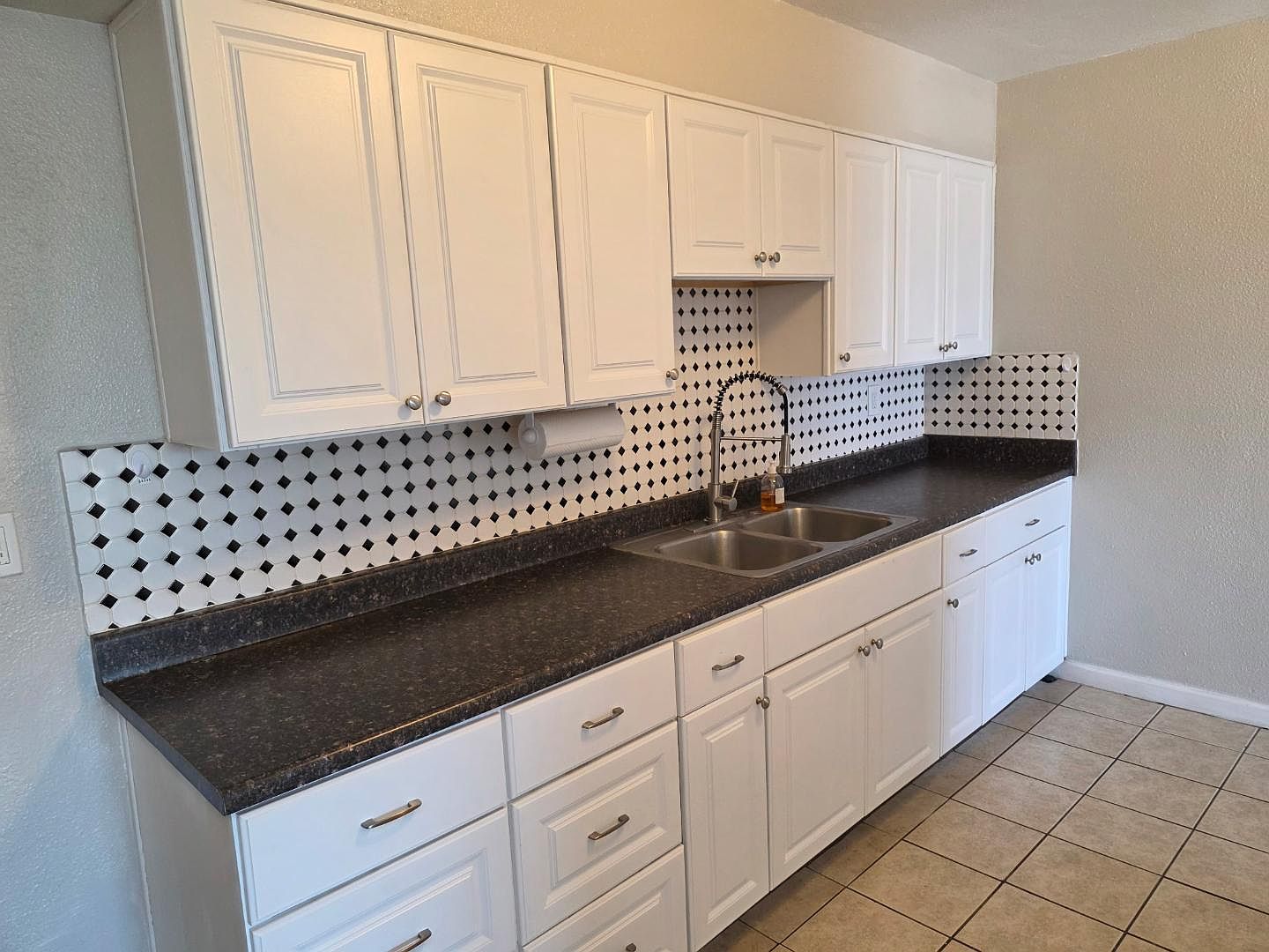 1320 W Sahuaro Dr Phoenix, AZ 85029 photo 2