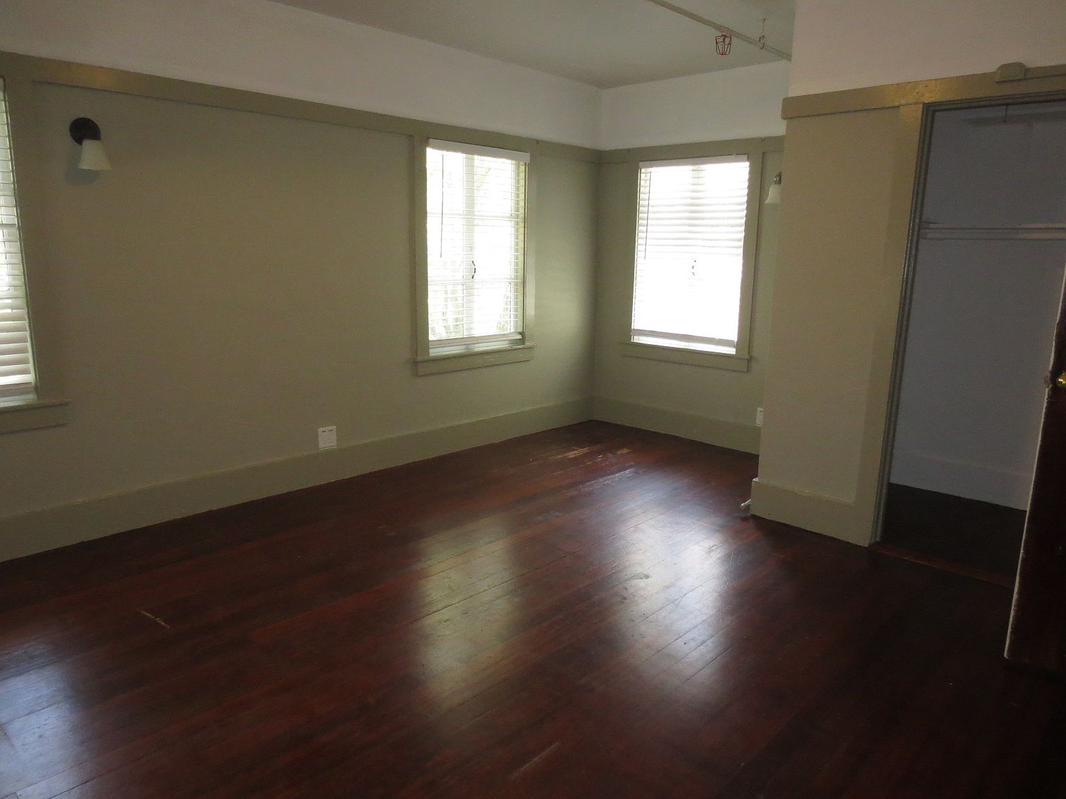 2421 Prospect St photo 3