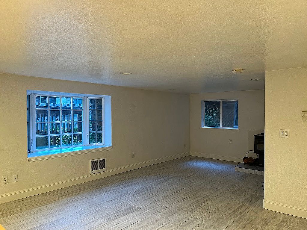 14981B Foothill Blvd photo 4
