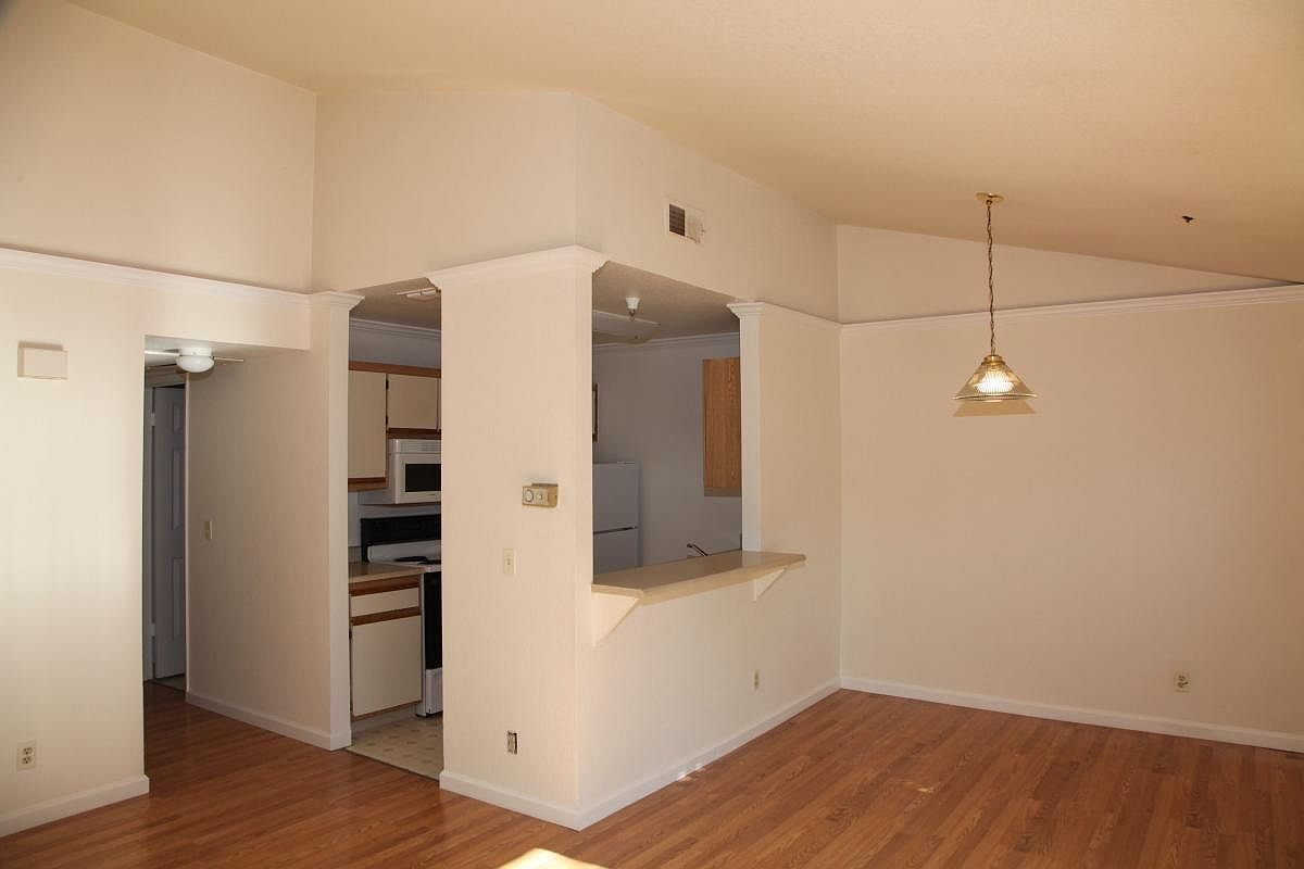 2916 Redwood Pkwy photo 3