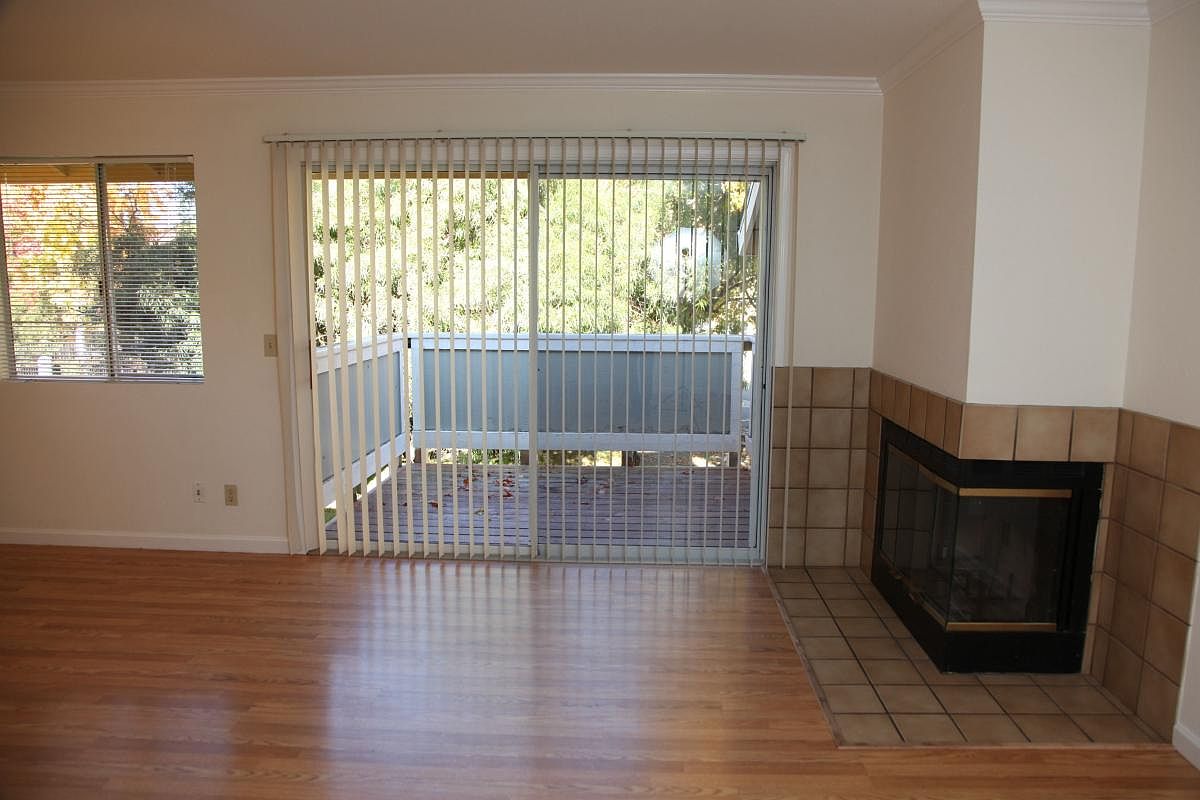 2916 Redwood Pkwy photo 2