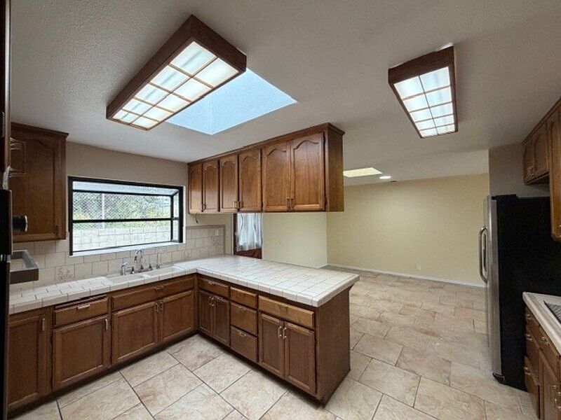1609 Grove St photo 3