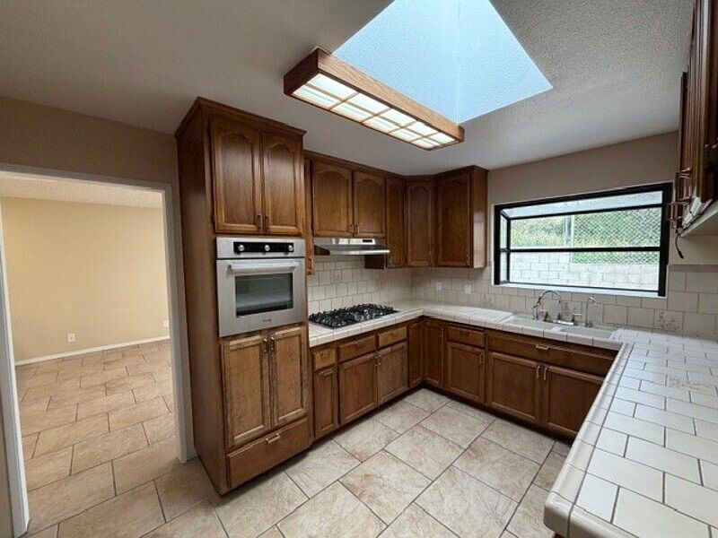 1609 Grove St photo 2
