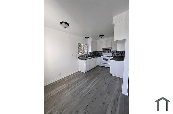 311 N Emerald Dr photo 2