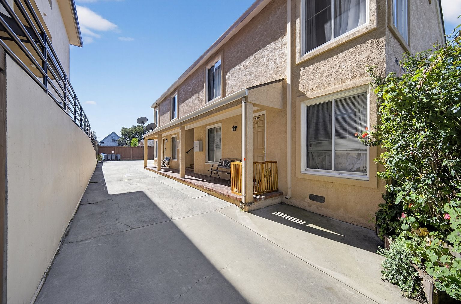 2BR/1BA Apartment on Dwight Way · Berkeley photo 2