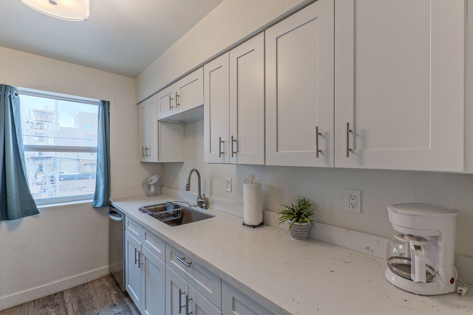 2087 E Lemon St photo 4