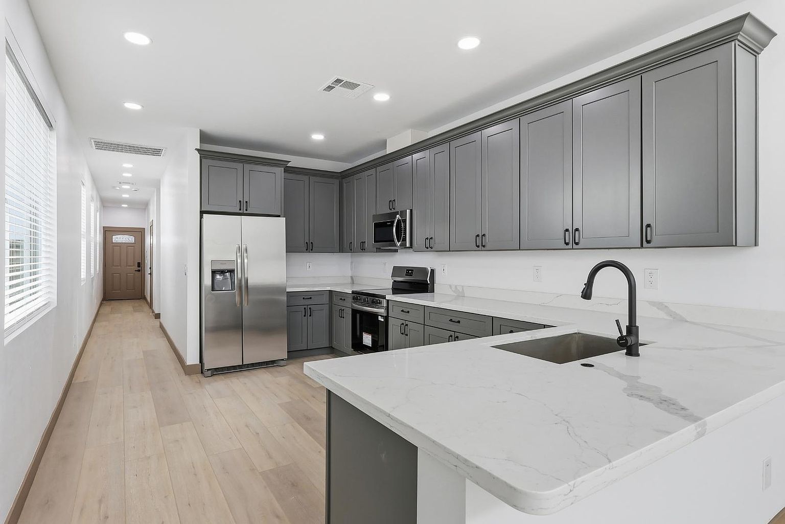 2809 E Trumbull Rd photo 5