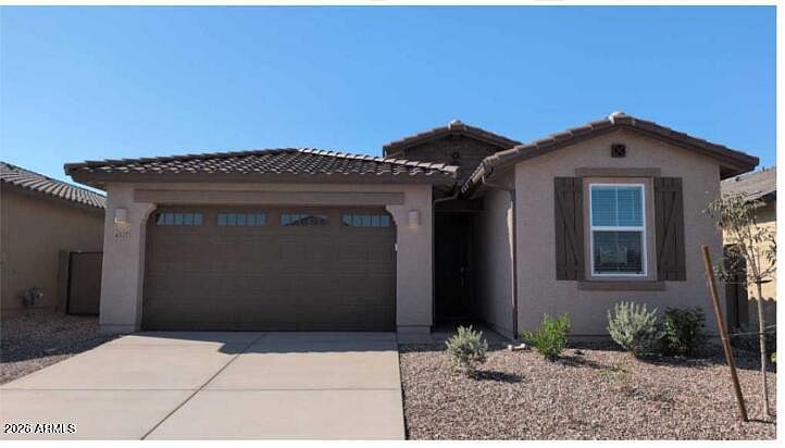 4517 E Kenneth Ln