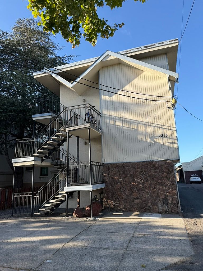 2215 Central Ave photo 2
