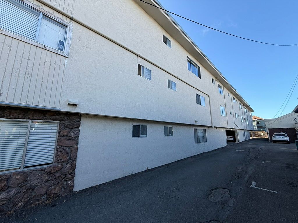 2215 Central Ave photo 4