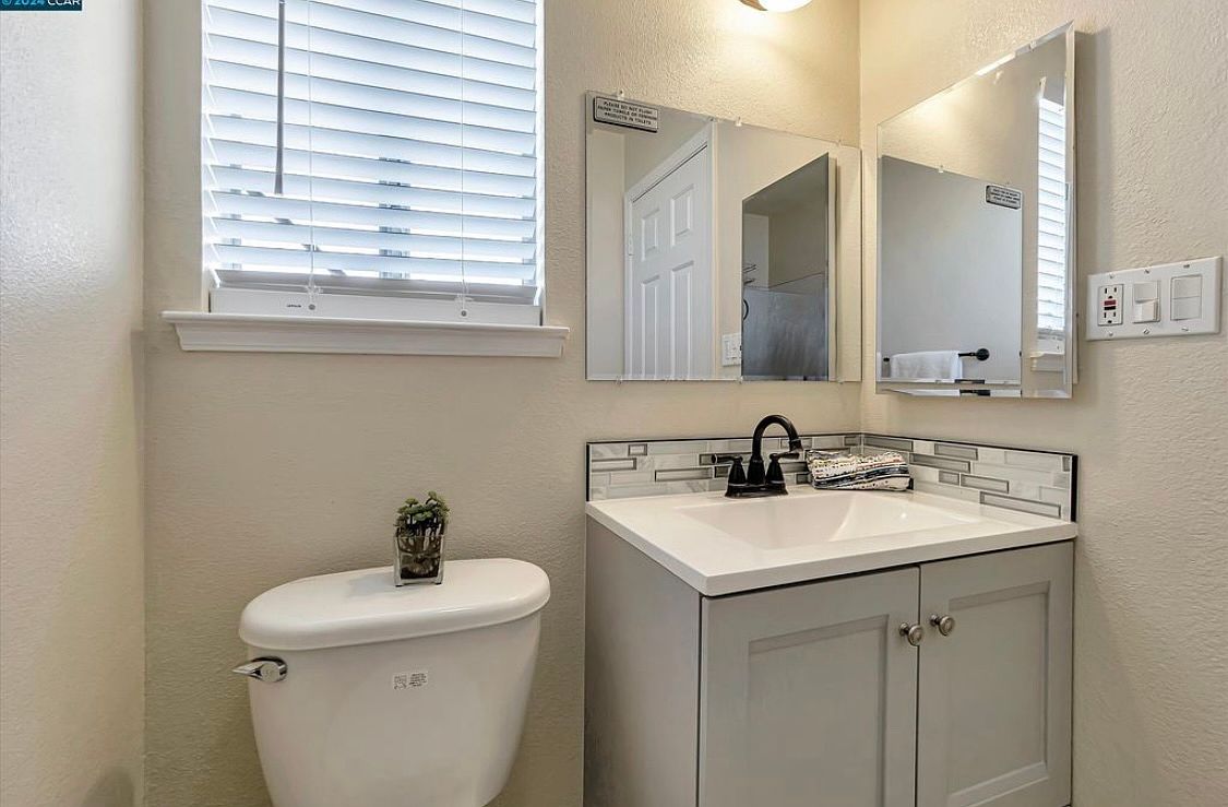 1730 Kingsly Dr photo 4