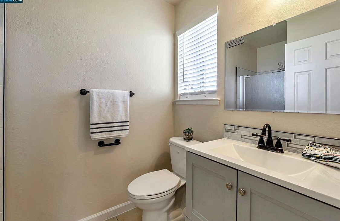 1730 Kingsly Dr photo 3