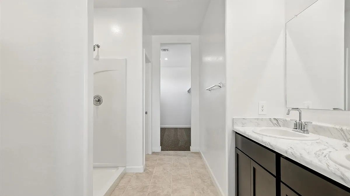 2761 W Sheppard Ave photo 5