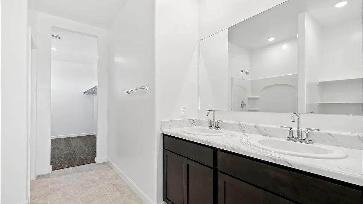 2761 W Sheppard Ave photo 4