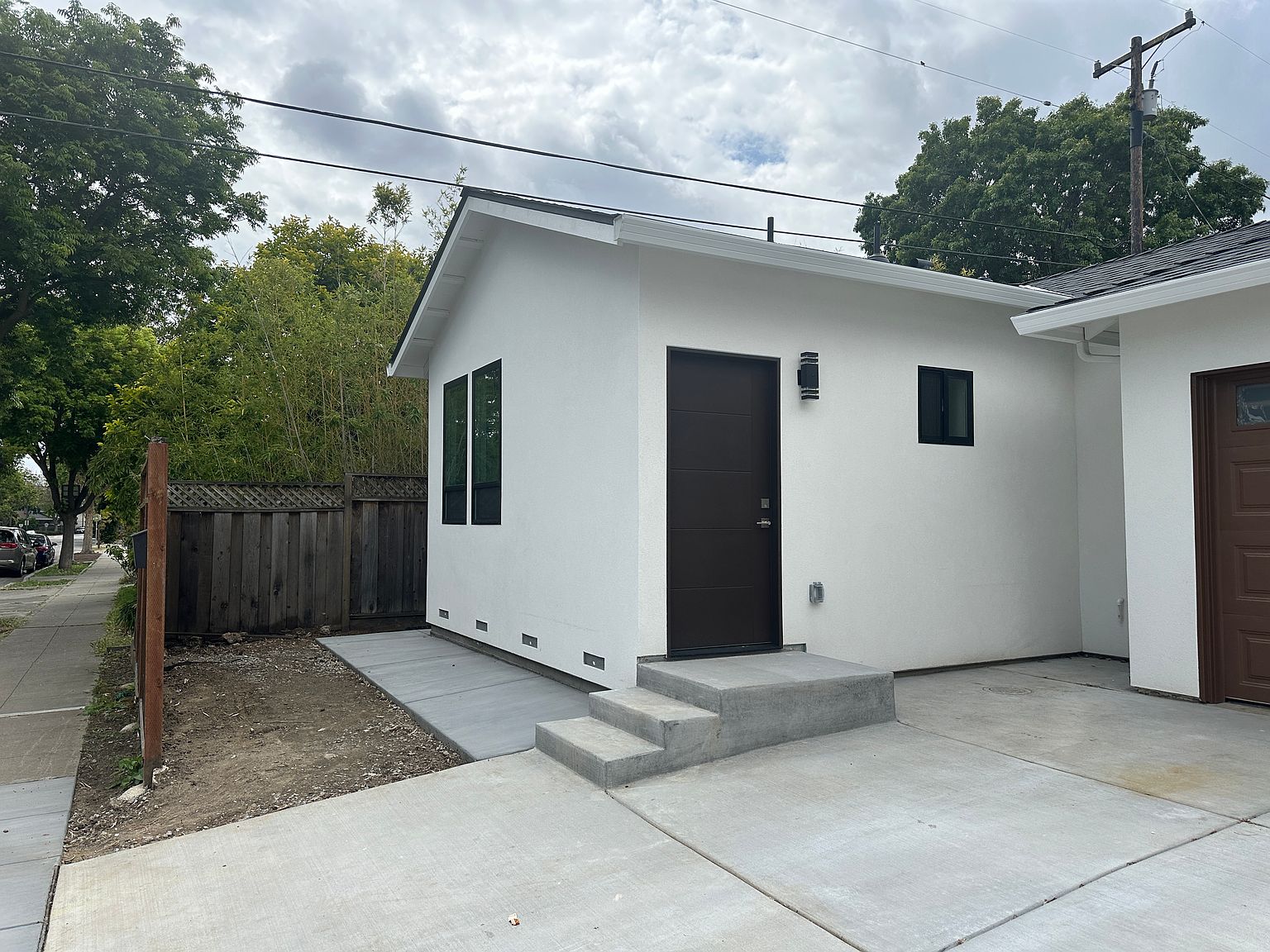 Houses on W Knickerbocker Dr · Sunnyvale photo 2