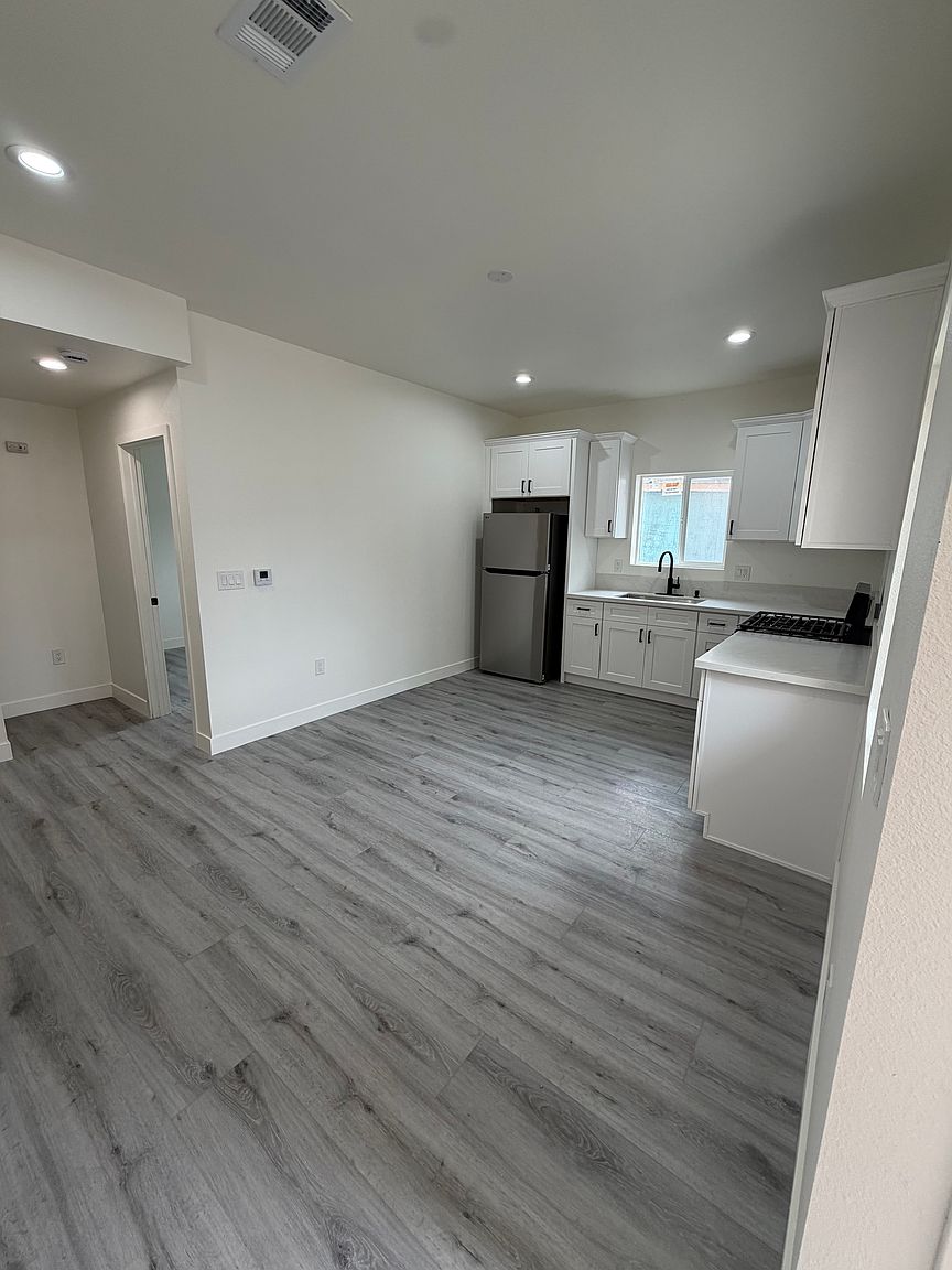 3687 44th St photo 2