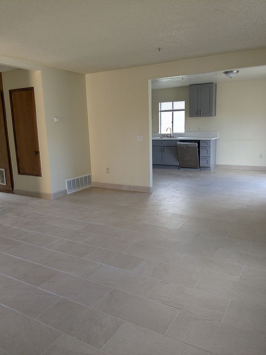 822 N Santa Fe Ave photo 2