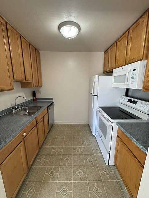 2409 Colina Ct photo 2
