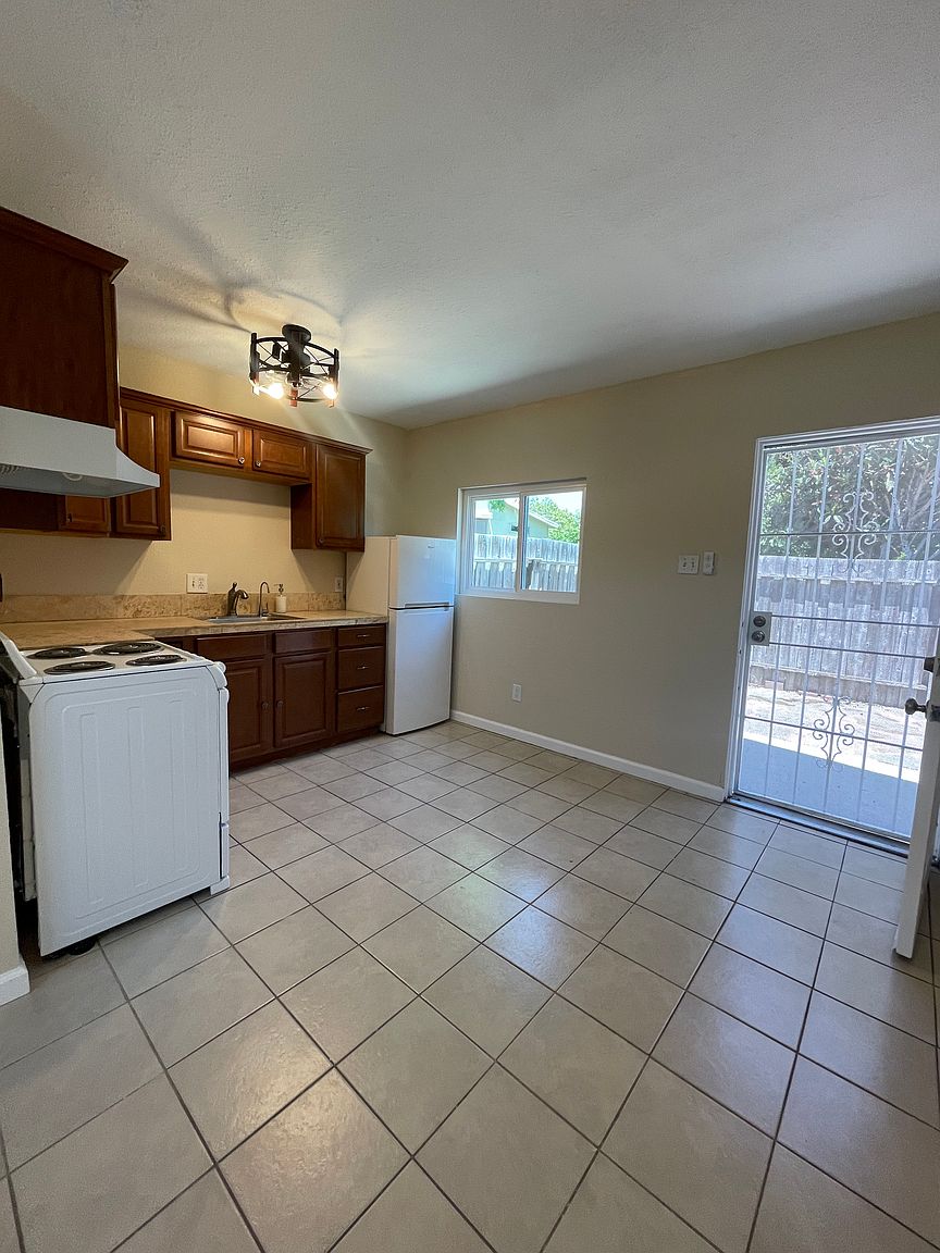 143 N Drexel Ave photo 3