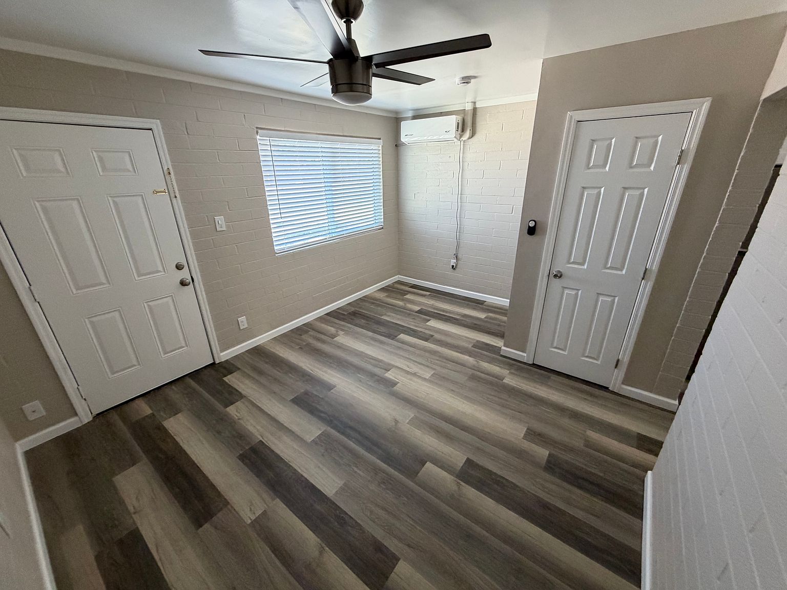 131 W Lindbergh Ave photo 3